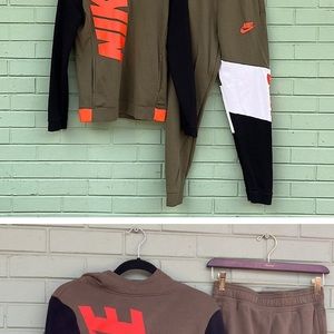 Reposhing! It was too small but the colors and patterns are adorable! No flaws